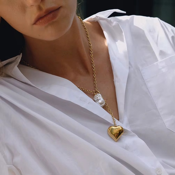 18K Gold Plated Heart & Pearl Pendant Necklace - Picture 3 of 8